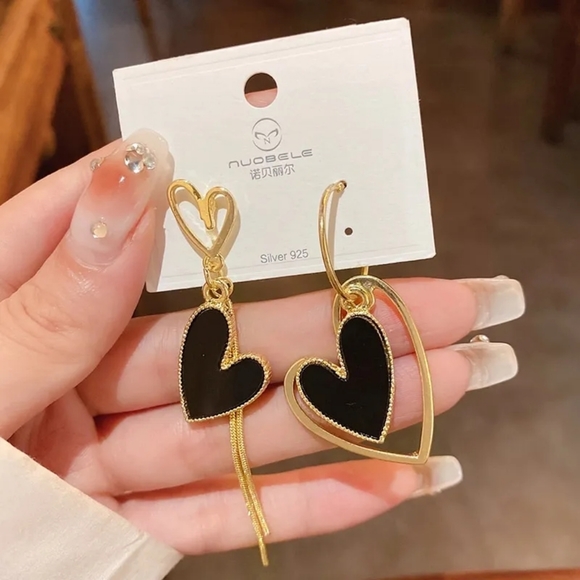 ASYMMETRICAL BLACK & GOLD HEART EARRINGS - Picture 1 of 5
